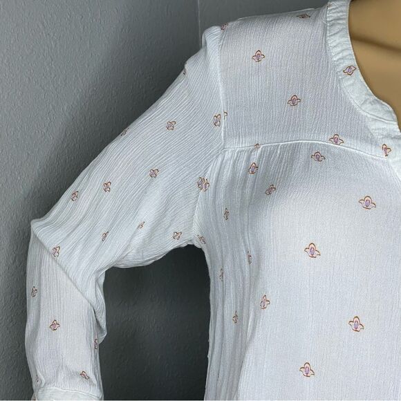 Mudd Long Sleeve Flowy White and Pink Button Down Collarless Blouse Large - Picture 2 of 9